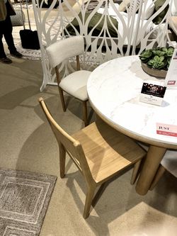 Solid Wood Round Dining Table and 4 White Boucle Uph. Chairs (Set of 5)