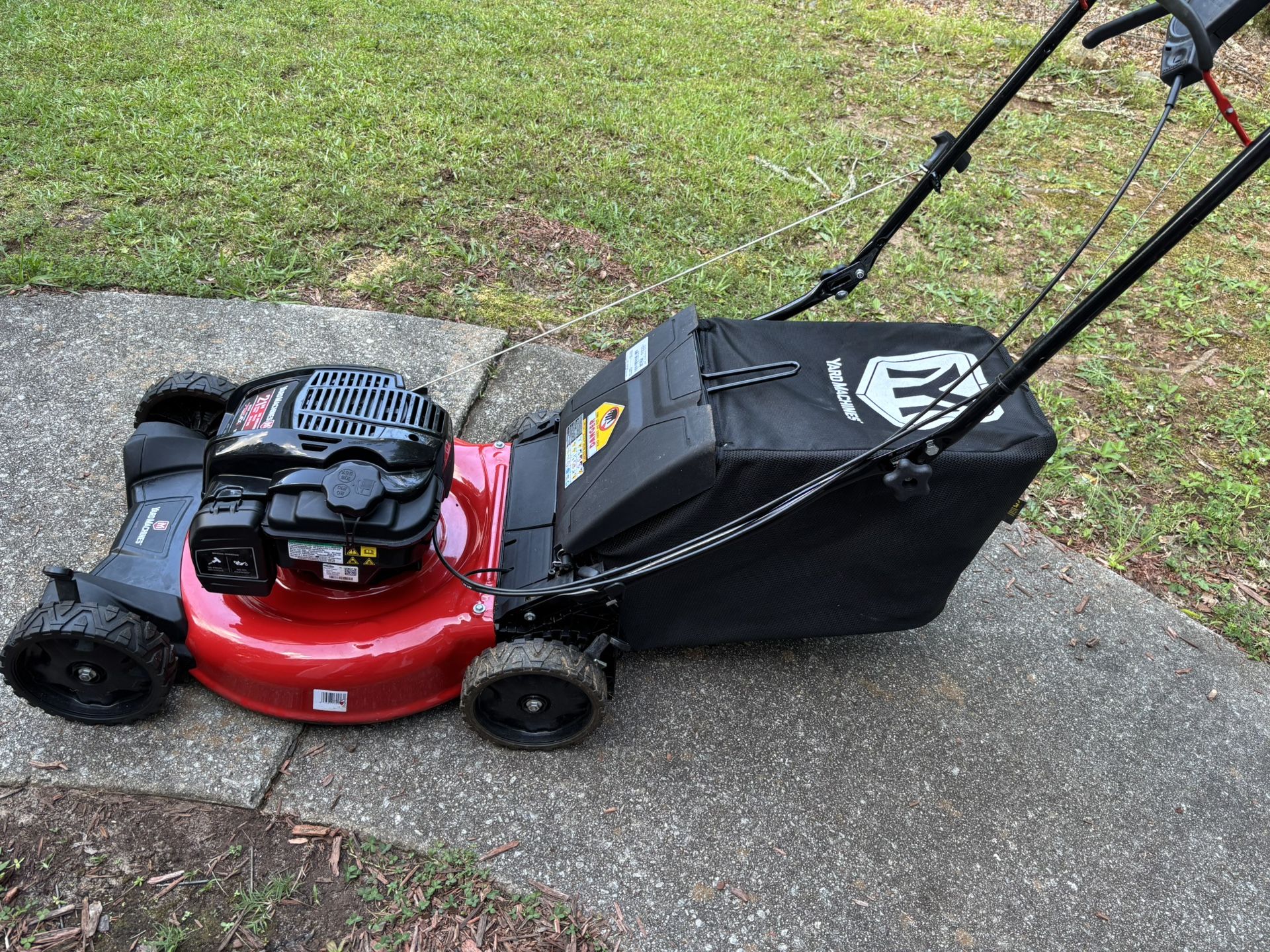 Yard Machines 7.25EXi /. 163cc Self Propelled Lawn Mower