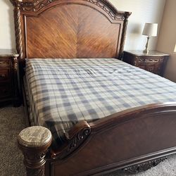 Cama medida king y 2 buros