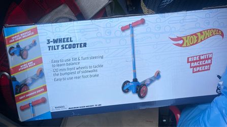 Hot Wheels 3-Wheel Tilt Scooter for Kids