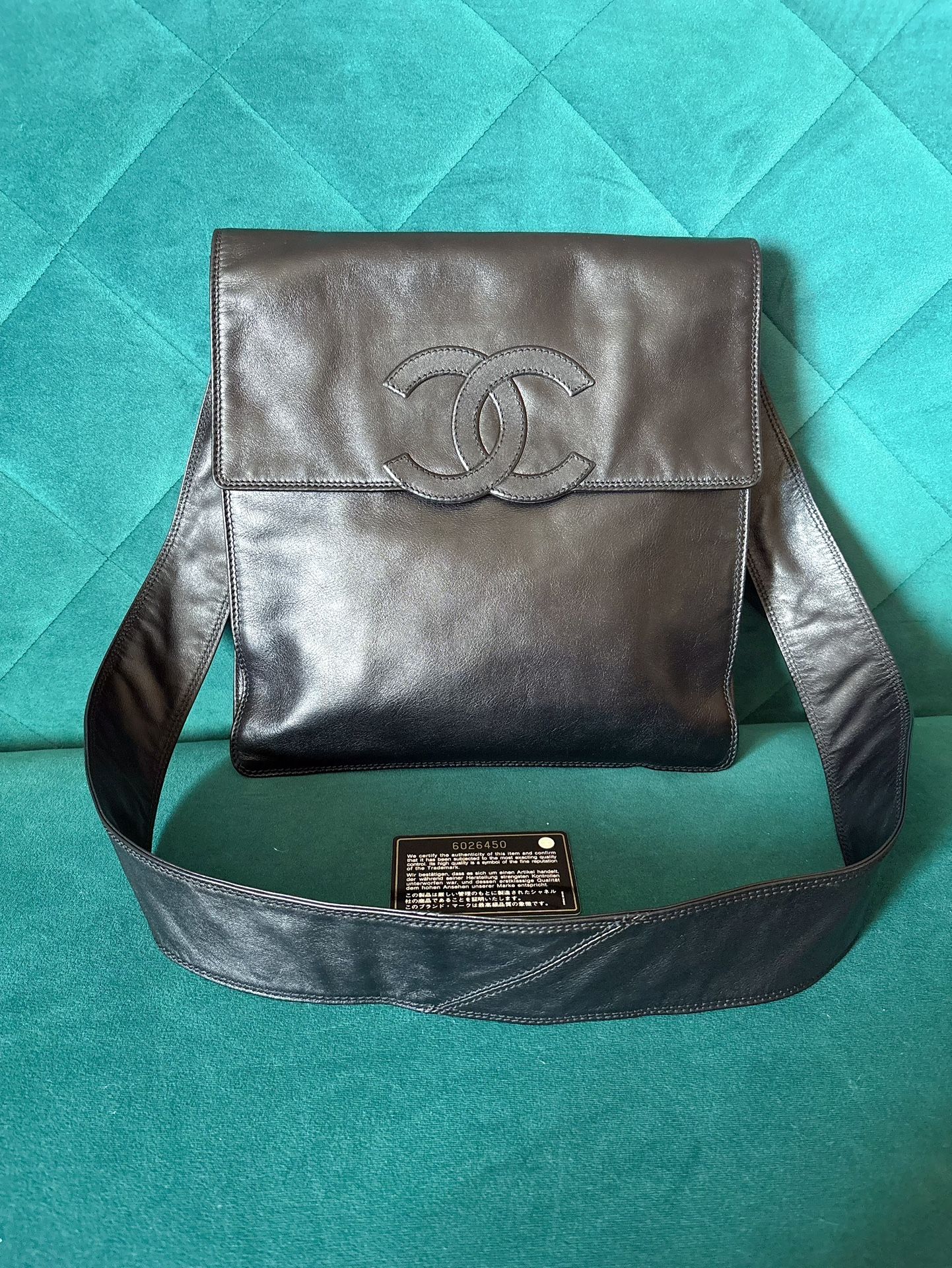 auth Beautiful CHANEL Coco Mark Crossbody Bag