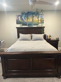 Queen bedroom set