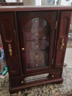 Jewelry box