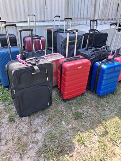 LOTS OF NICE LARGE PULL ALONG LUGGAGE