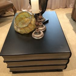 Unique coffee table shaped as a bookshelf: one of a kind!