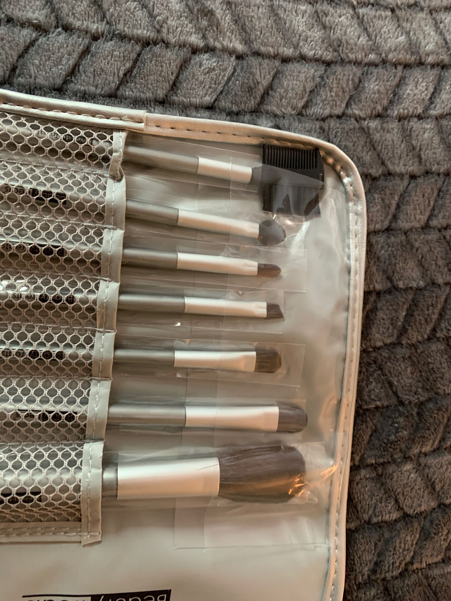 New makeup brushes set. $6