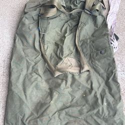 Military Style Duffle Bag / Backpack – Heavy Duty Canvas