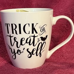 FREE! Pfaltzgraff Halloween Trick or Treat Yo’ Self 18oz Coffee Mug NEW with flaw! See Photos! FREE!