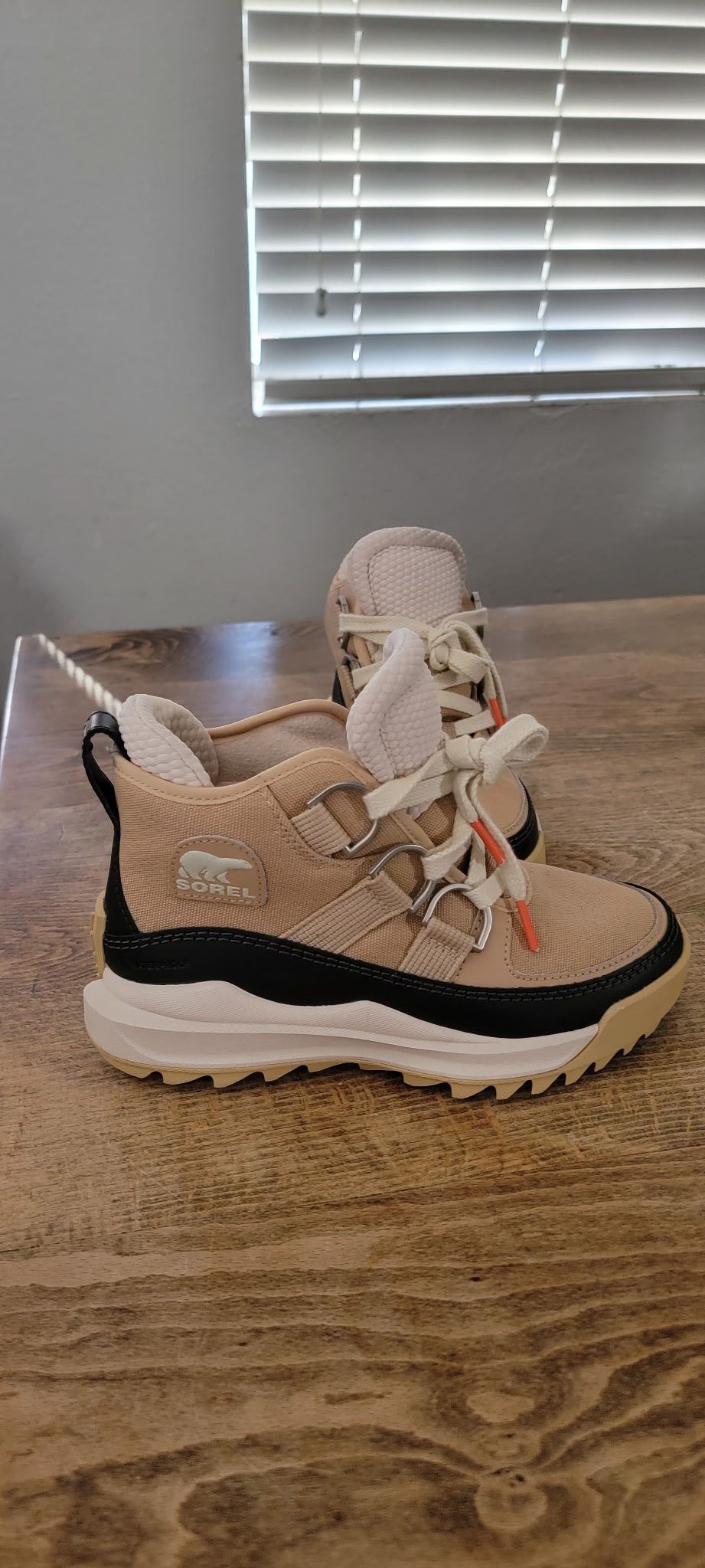 Sorel Hiking & Snow Boots 5 1/2 , 5.5