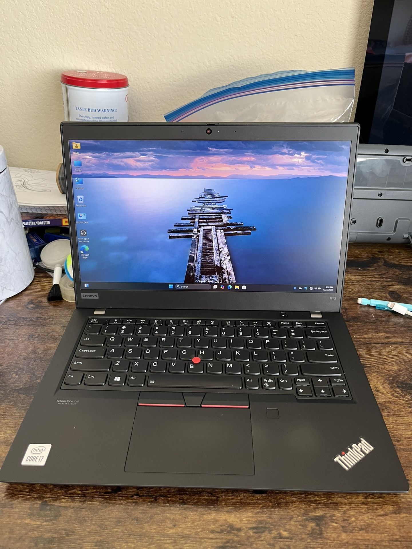 Lenovo Thinkpad X13, FHD Touchscreen, i7-10th gen, 8gb ram, 512gb ssd, battery health is excellent. Comes with charger