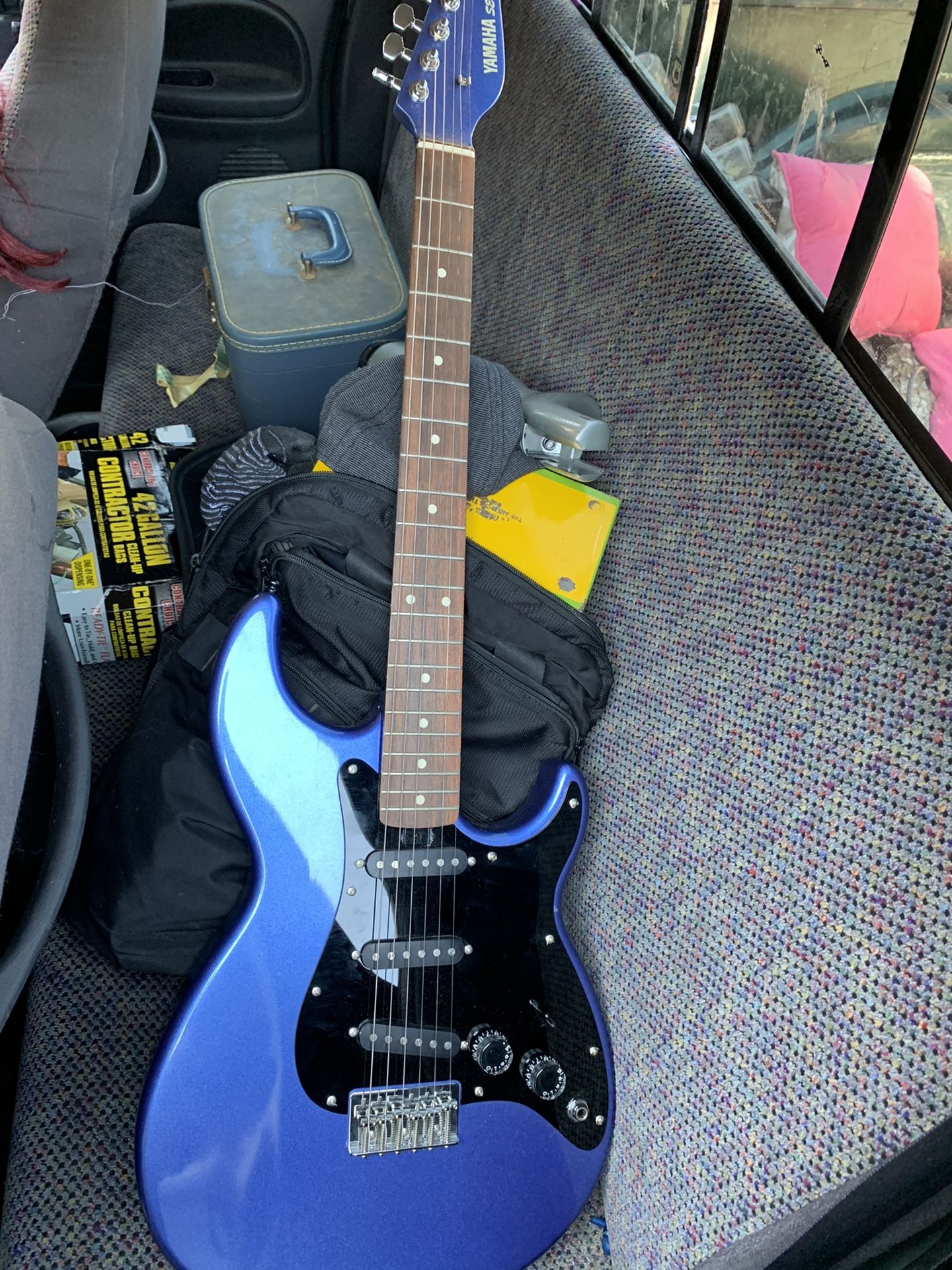Yamaha SE200 Electric blue Guitar