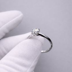 Moissanite Ring – 0.5 Carat VVS1 (5.0mm)