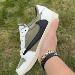 Jordan 1 Travis Scott Medium Olive