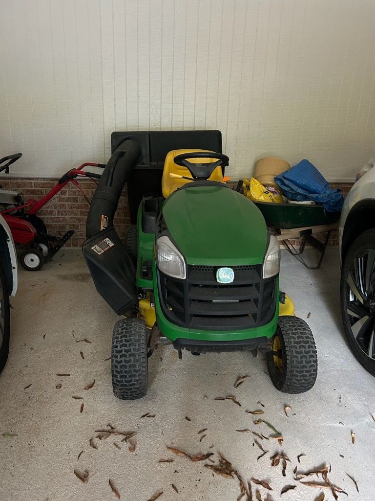 John Deer Riding Lawn Mower 