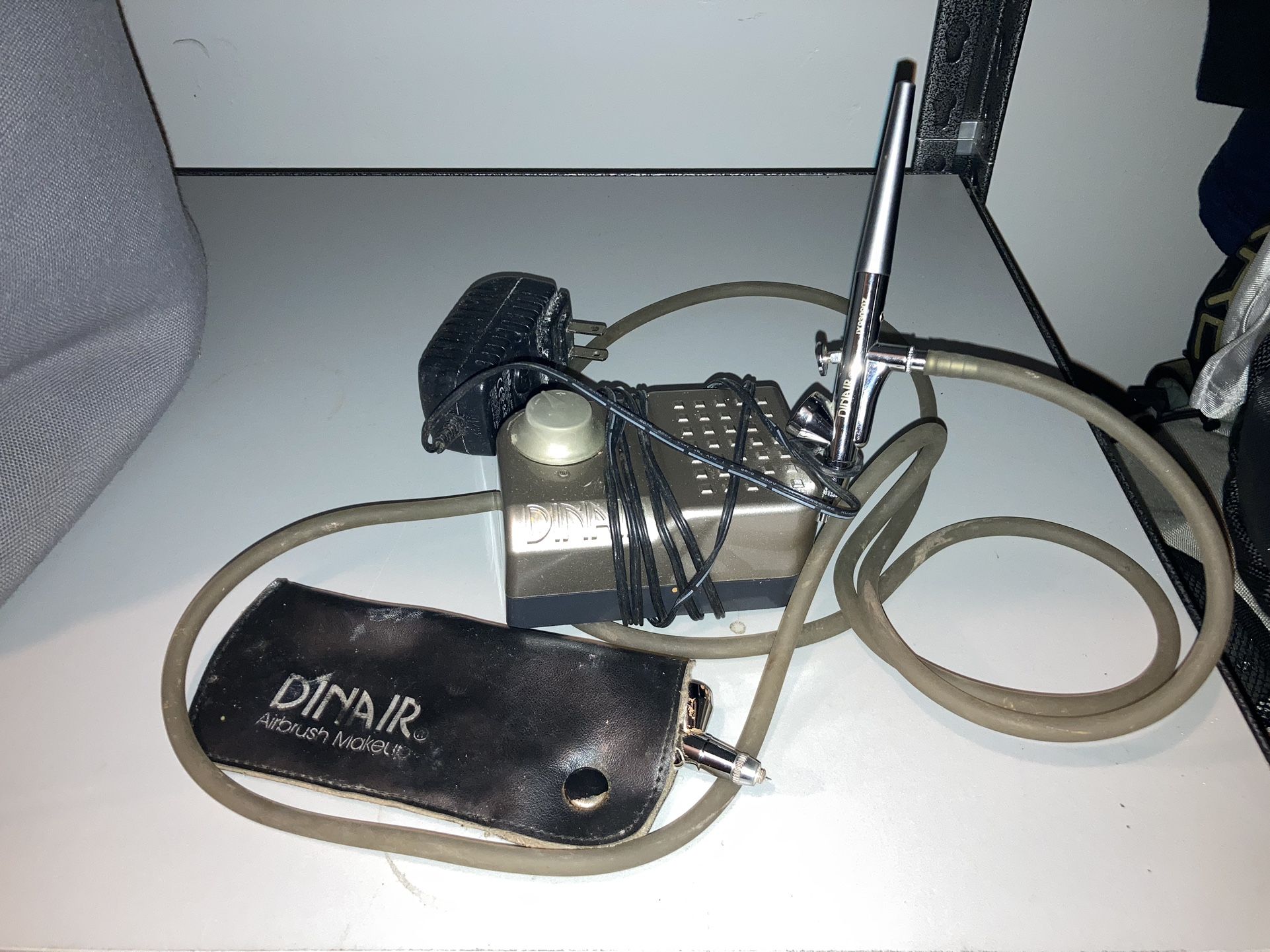 Dinair Airbrush Makeup Unit And 2 Sprayers