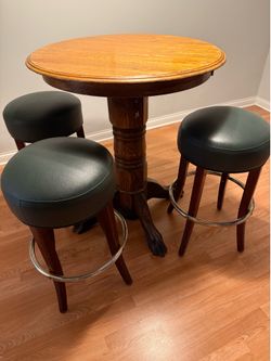 Bar table & cushion bar stools