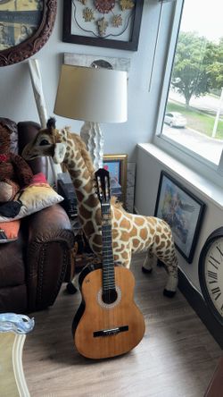 Guitara y jirafa $50
