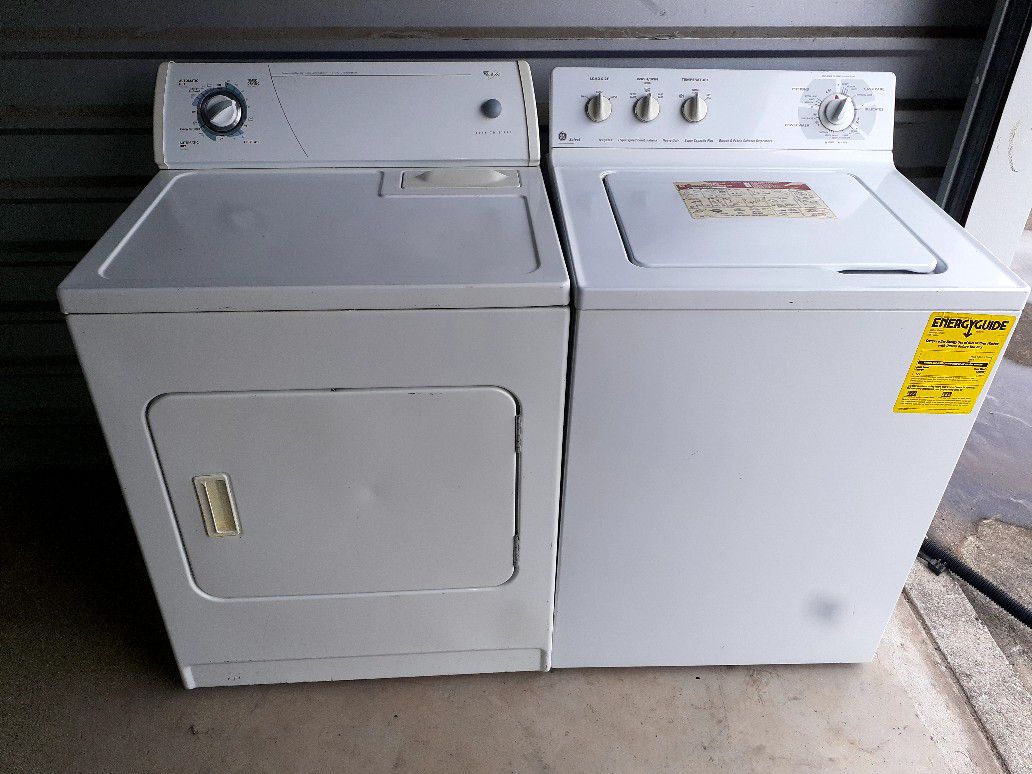 GE Whirlpool heavy duty Super Capacity Plus washer and dryer/ Lavadora y secadora