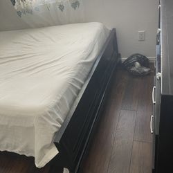 Free -Quine Bed With Mattress+dresser