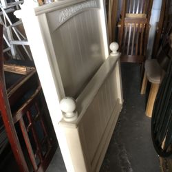 🎁COMPLETE TWIN SIZE BED FRAME 🎁