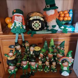 St Patricks Day Leprechaun Pot Of Gold Rainbow  Set