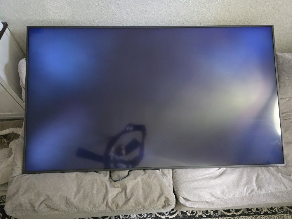 82" Samsung QLED 4K UHD (Broken Screen)