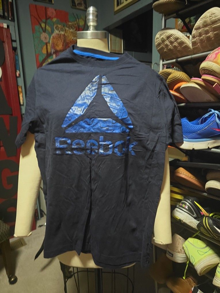 Mens REEBOK NAVY TSHIRT SIZE MEDIUM
