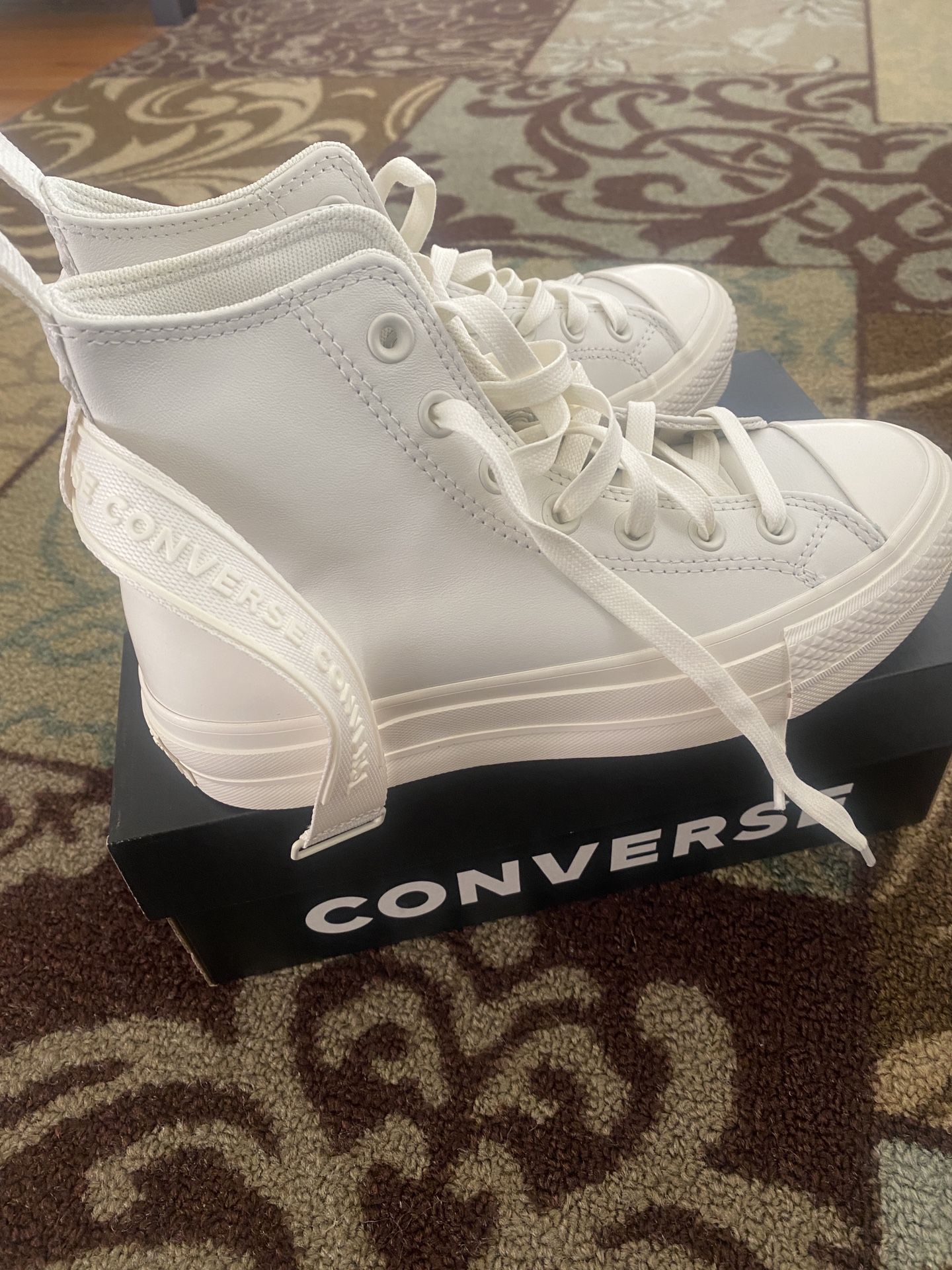 New Converse Women Size 6