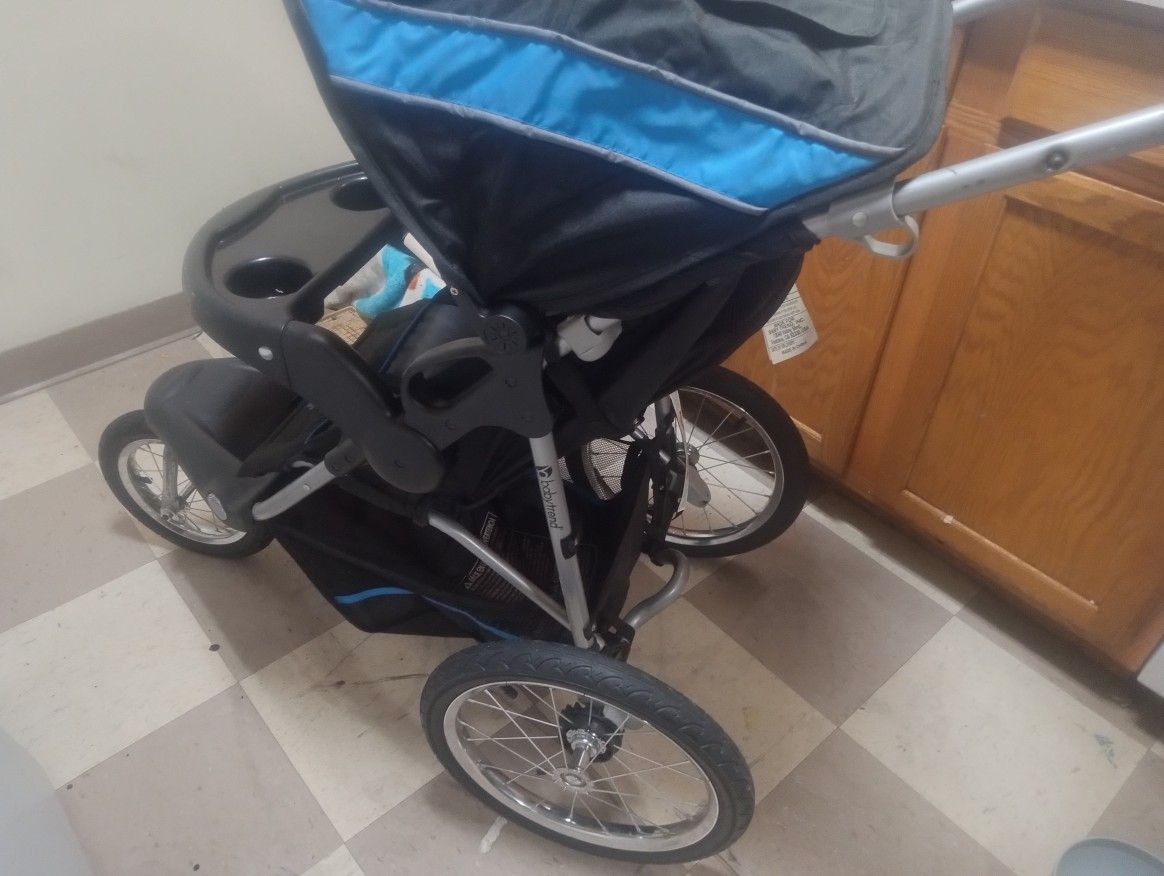 3 Wheeler Stroller... Very Durable And Smooth Easy Operation