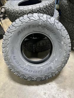37x12.50r17 BFG KO2 