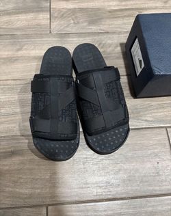 Dior black slides read the description
