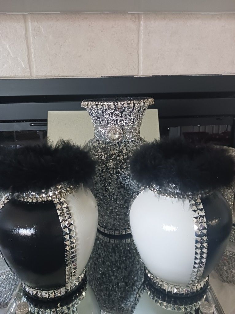2 BLACK AND WHITE VASES..GLAMOROUS 