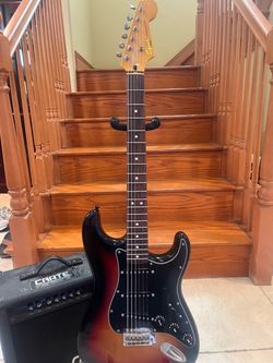 Squier Classic Vibe Stratocaster (Mint) w/ Crate Amp