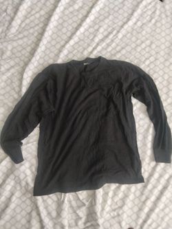 black long sleeve t-shirt