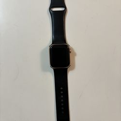 Series 4 Apple Watch ( Bands and charger included)