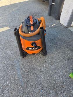 shop vacuum