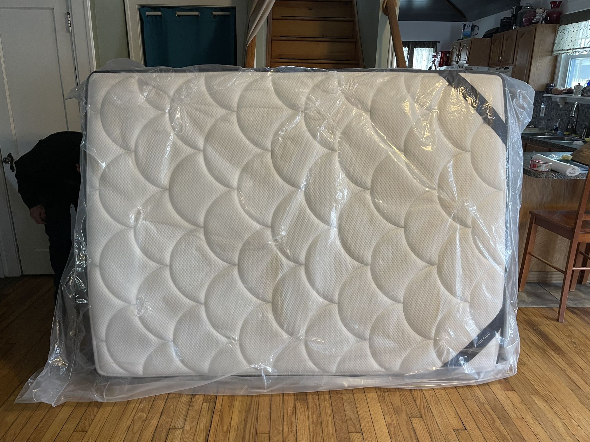 The DreamCloud, Queen, Like New, Perfect Condition