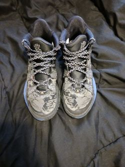Kyrie Basketball Shoes