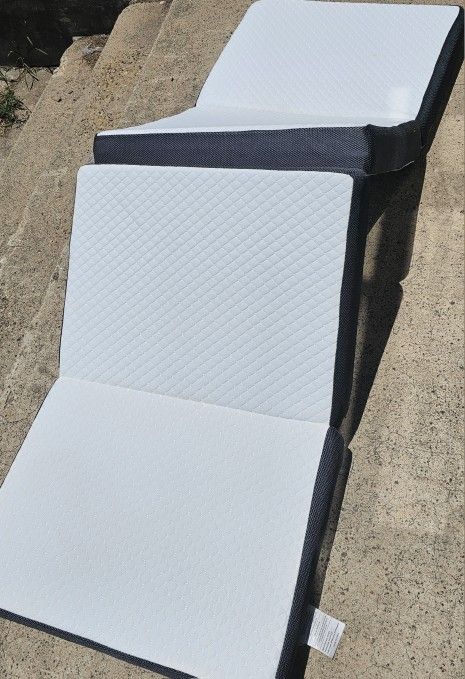 Foldable Memory Foam Mattress - 25"x75"x4"