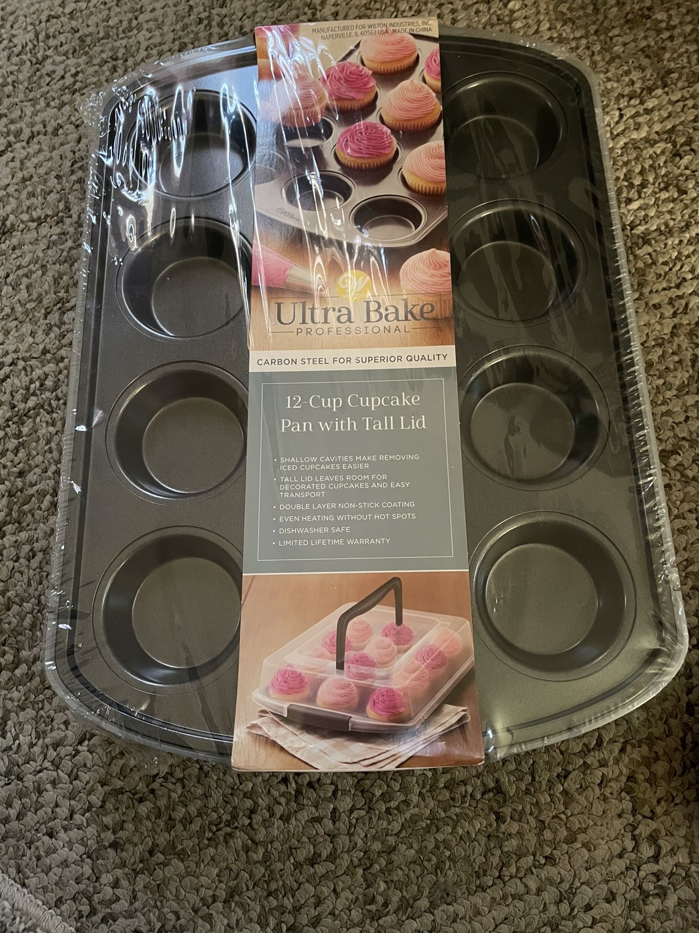 Cupcake Pan With Lid