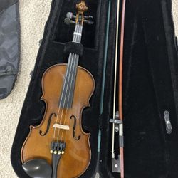 Kids Small Violin And Stand In Perfect Condition Barely Used 