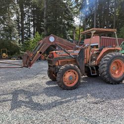 Kubota M7950DT Tractor with Loader