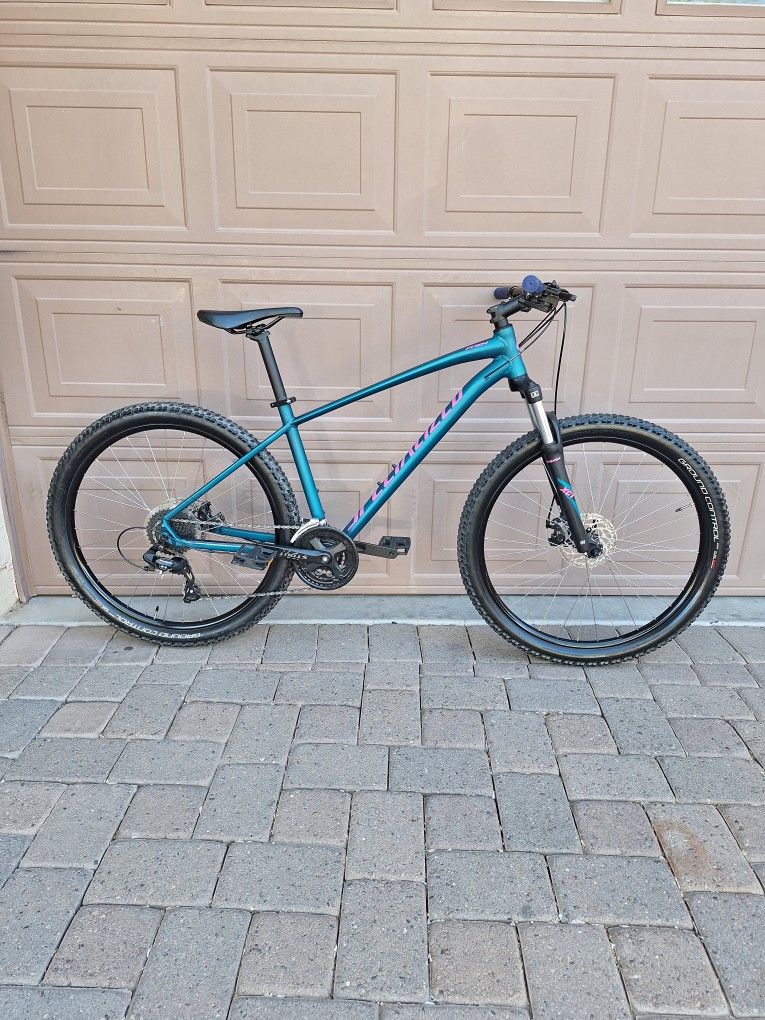 SPECIALIZED PITCH SPORT 27.5 INCH MOUNTAIN BIKE LIKE NEW ( CHECK MY OTHER BIKES)