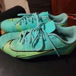 Nike Soccer Cleats Mercurial Vapors Youth Size 3.5 For 30$