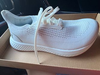 Nursing flux white shoes (BRAND NEW)