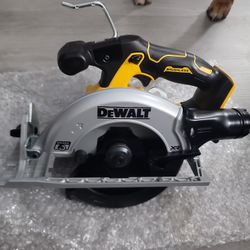 DEWALT 20VMAX XR BRUSHLESS DCS565 6-1/2"(165MM) CORDLESS CIRCULAR SAW (TOOL ONLY) PRICE IS FIRM 