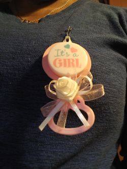 Corsages y distintivos para baby shower.