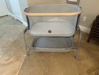 Maxi Cosi Iora Bedside Bassinet