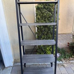 Ladder bookshelf