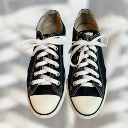 Black Converse Chuck Taylor All Stars Sneakers  Woman’s Size 7 Or Boys Size 5 